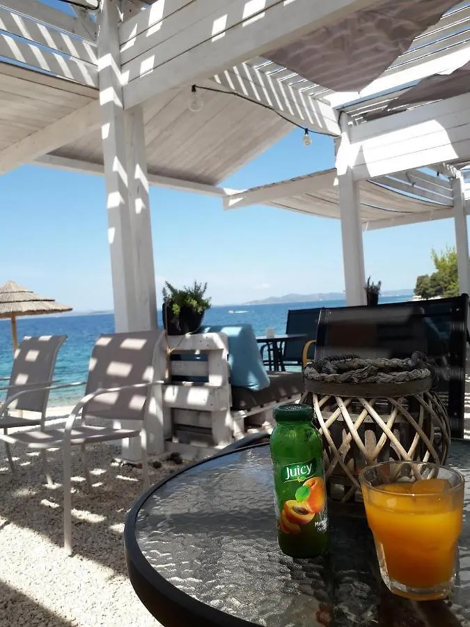 Buqez Resort, Vila 51 ドラゲ